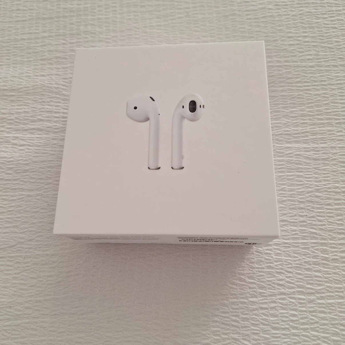 Apple AirPods with Charging Case - photo 2