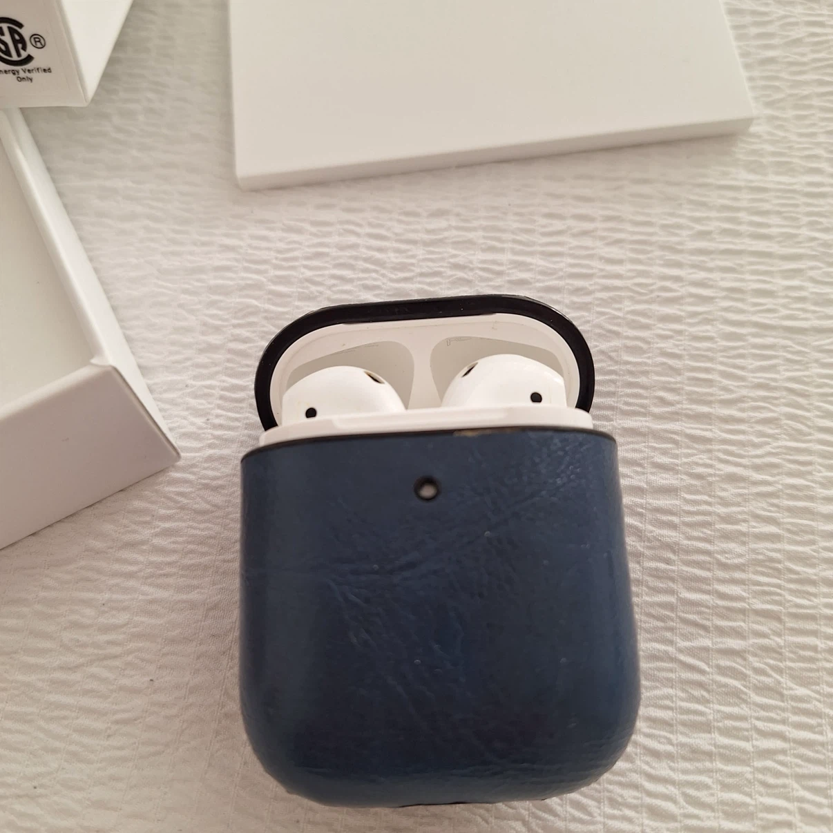 Apple AirPods with Charging Case - photo 3