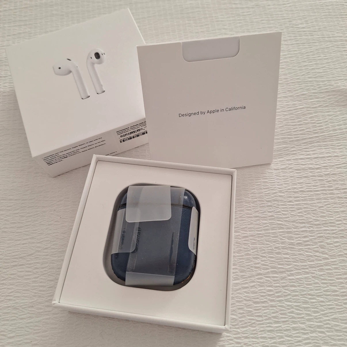 Apple AirPods with Charging Case - photo 4