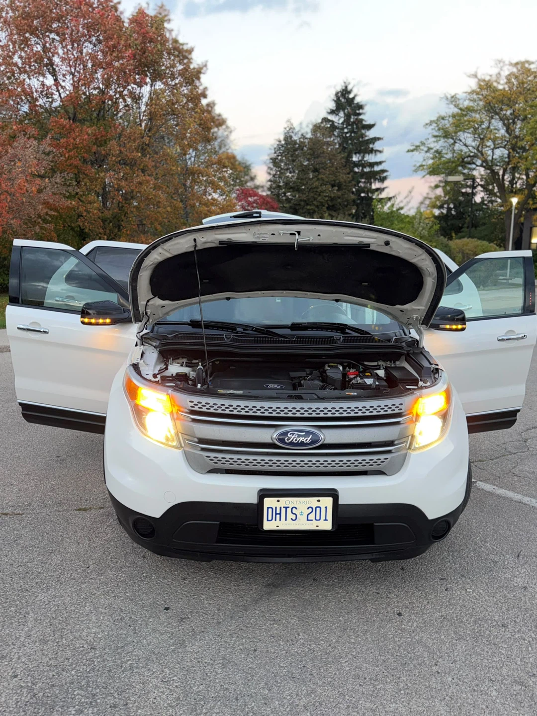 Ford Explorer SUV - photo 2