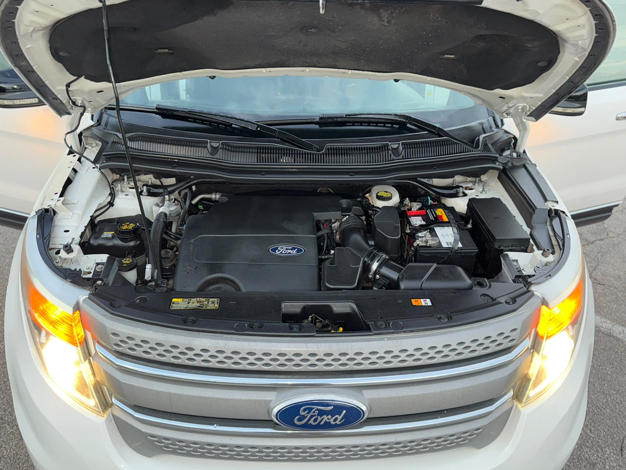 Ford Explorer SUV - photo 3