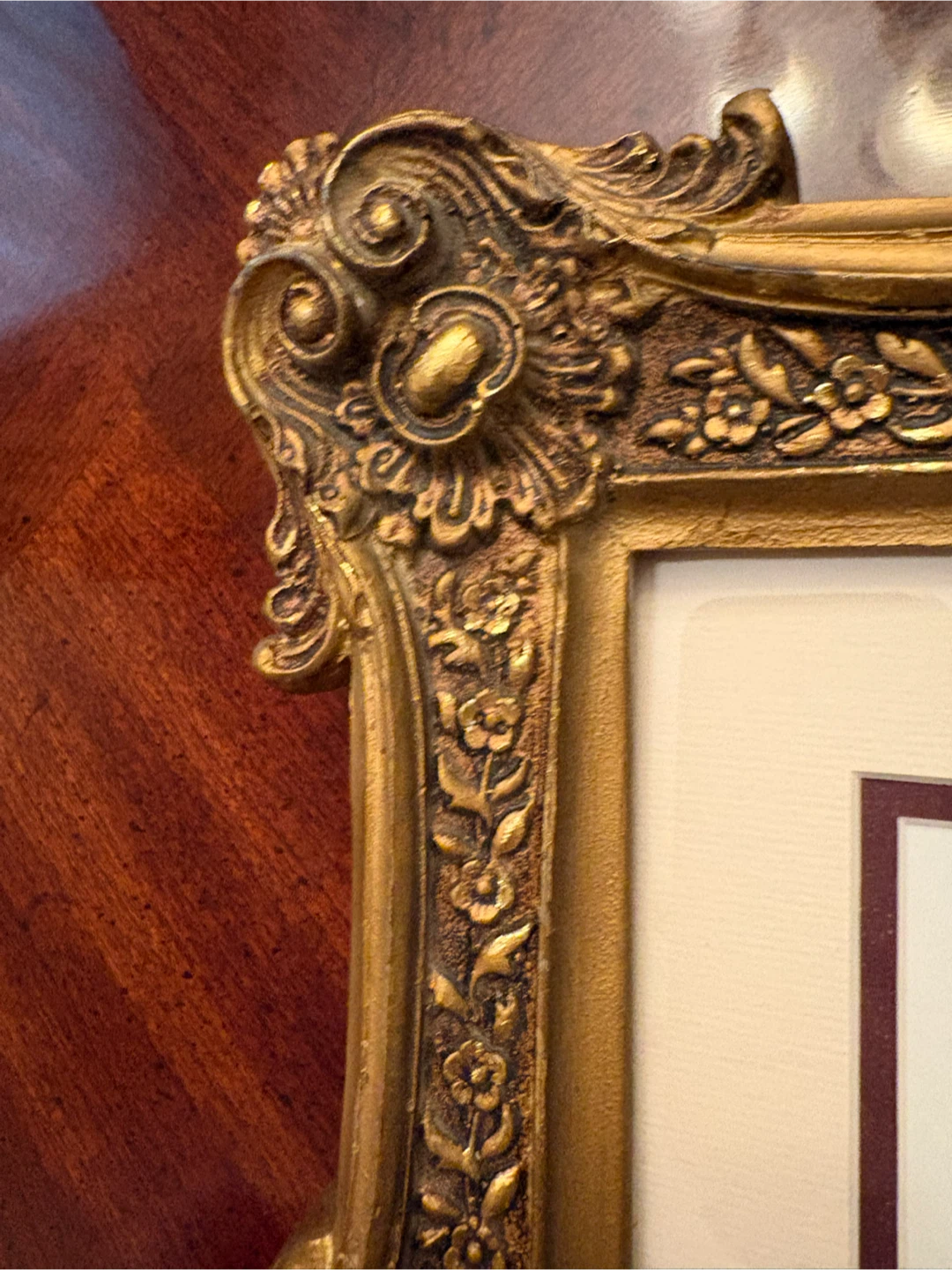 MOVING! Need quick pickup! Ornate Gold-Tone Picture Frame - photo 2