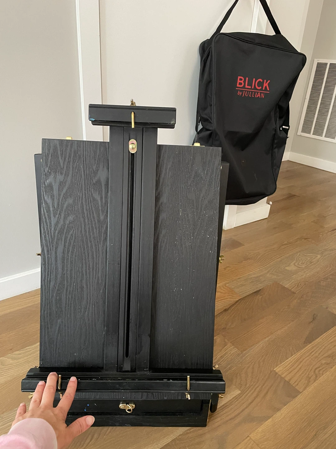 Black portable easel
