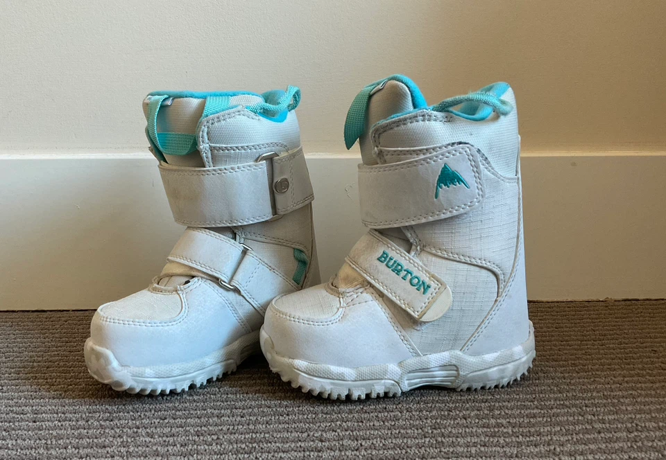 Kids Burton Snowboard (90cm After School Special) + Size 9 Boots - photo 5