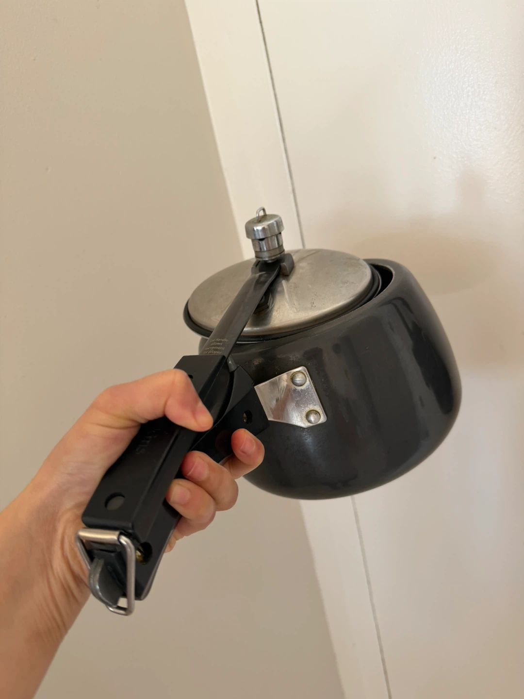 Hawkins Contura Black 3 Litre Pressure Cooker