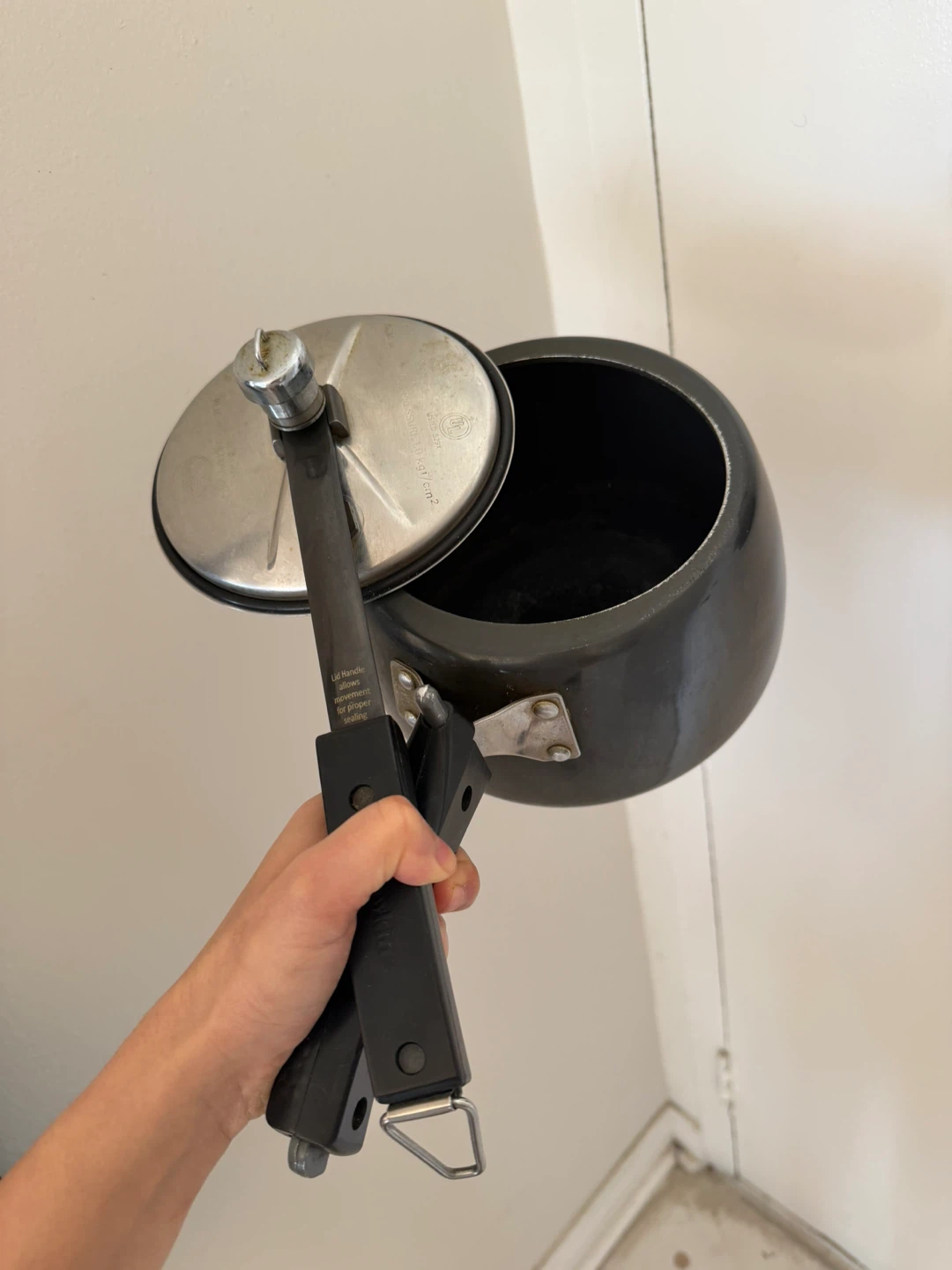 Hawkins Contura Black 3 Litre Pressure Cooker - photo 3