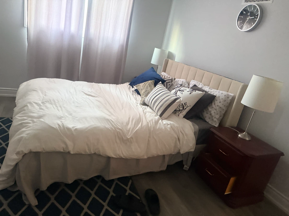 Queen bed and mattress - photo 2