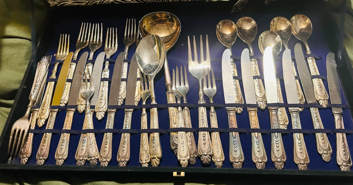 Vintage Silver-Plated Flatware Set in Case - photo 2