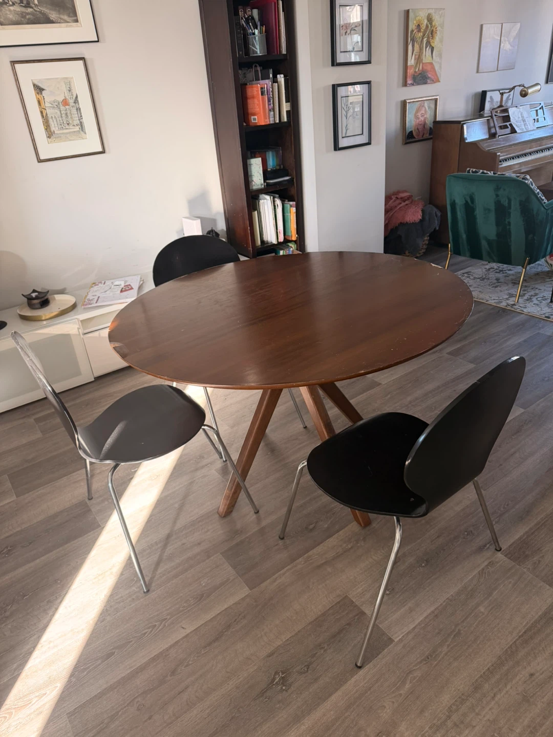 Mid-Century Modern Round Dining Table and Chairs - photo 3