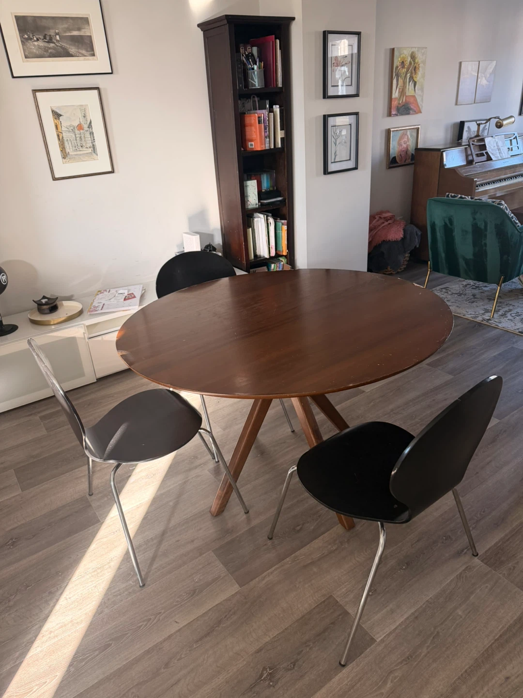Mid-Century Modern Round Dining Table and Chairs - photo 4