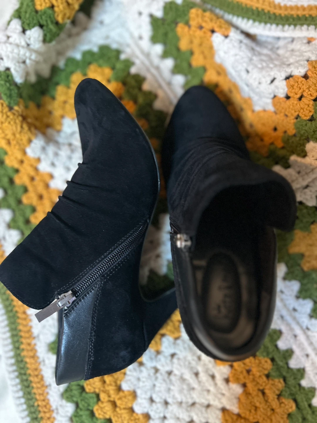 Black suede ankle booties sz 8.5 - photo 2