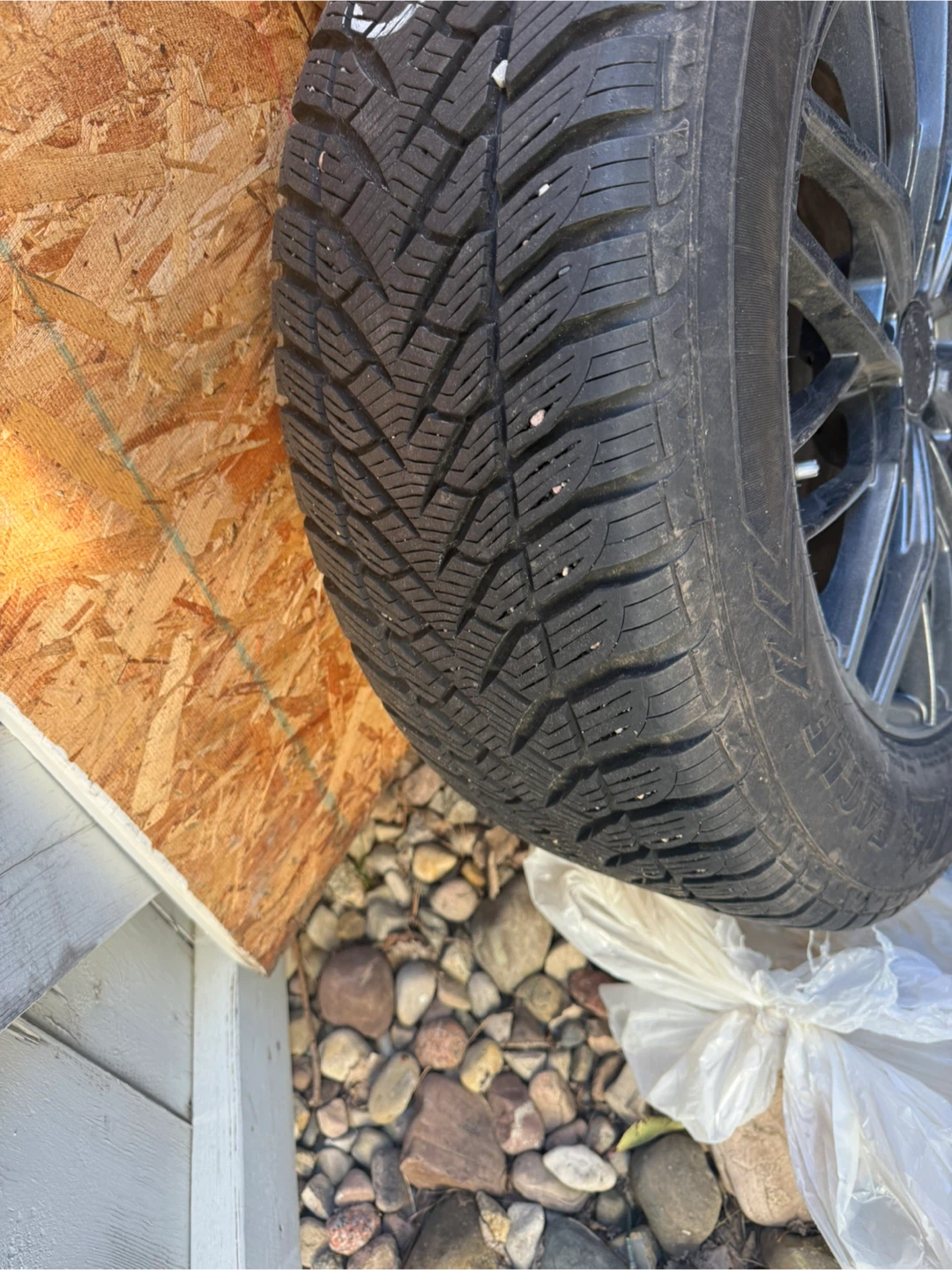 Set of 4 Goodyear 255/60R18 Winter Tires on Rims - photo 2