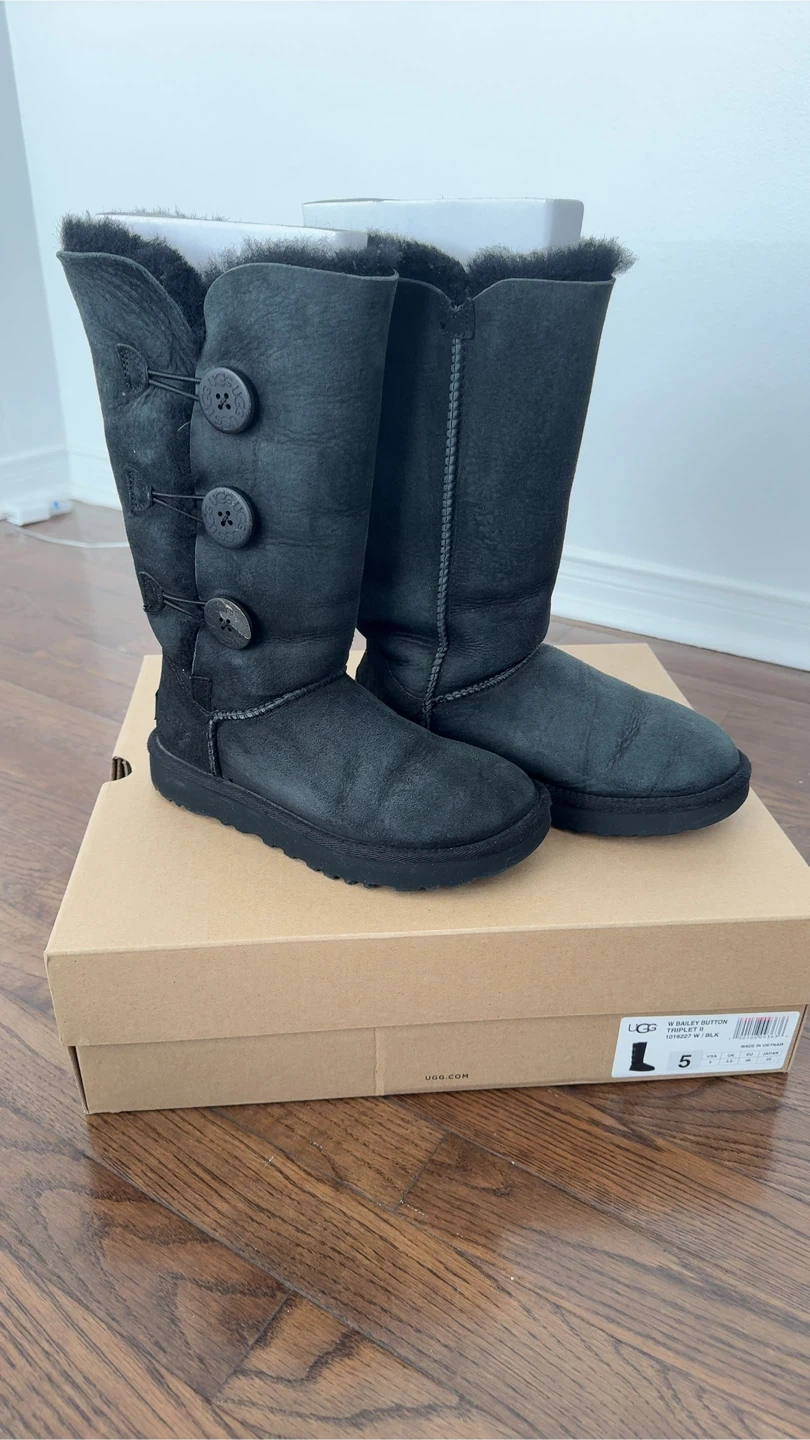 UGG Bailey Button Triplet II Boots Black Size 5 - photo 2