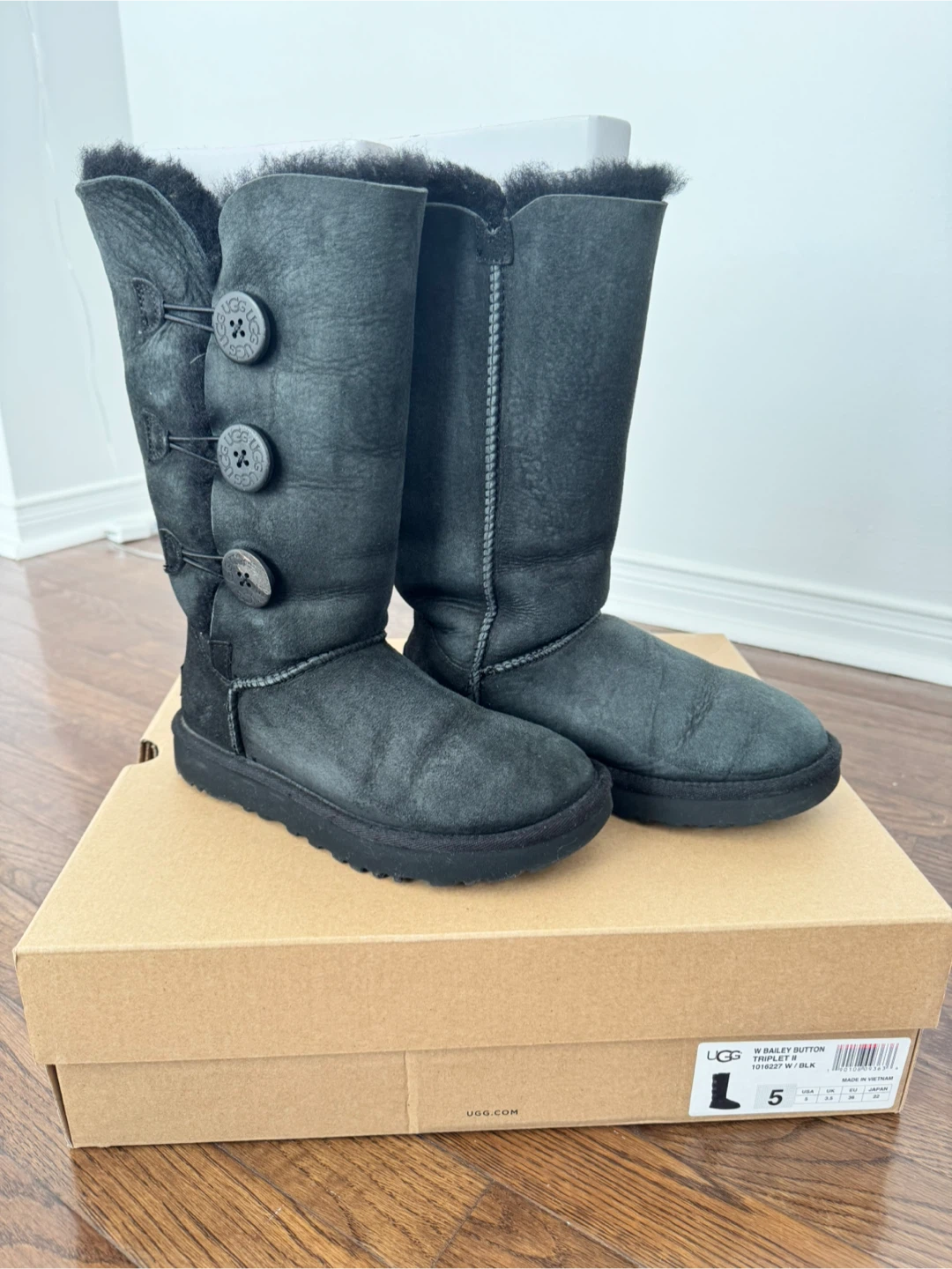 UGG Bailey Button Triplet II Boots Black Size 5 - photo 3