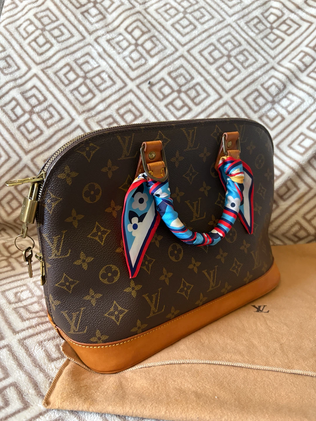 Louis Vuitton Alma PM Style Handbag - photo 3