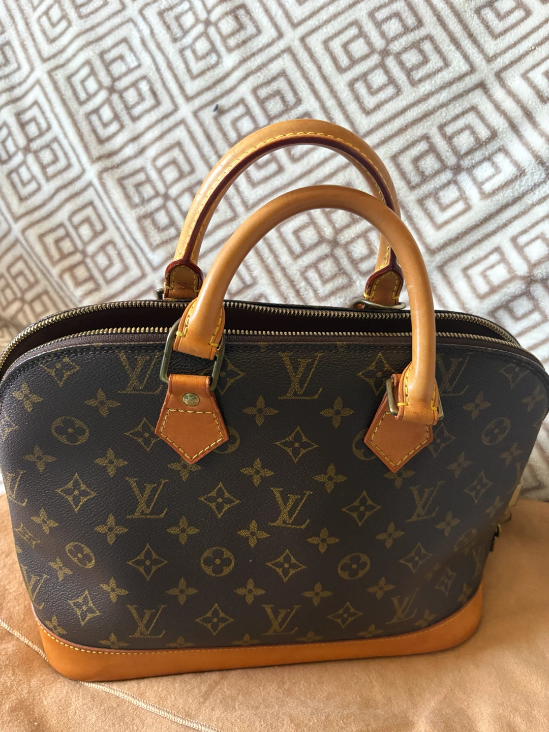 Louis Vuitton Alma PM Style Handbag - photo 4