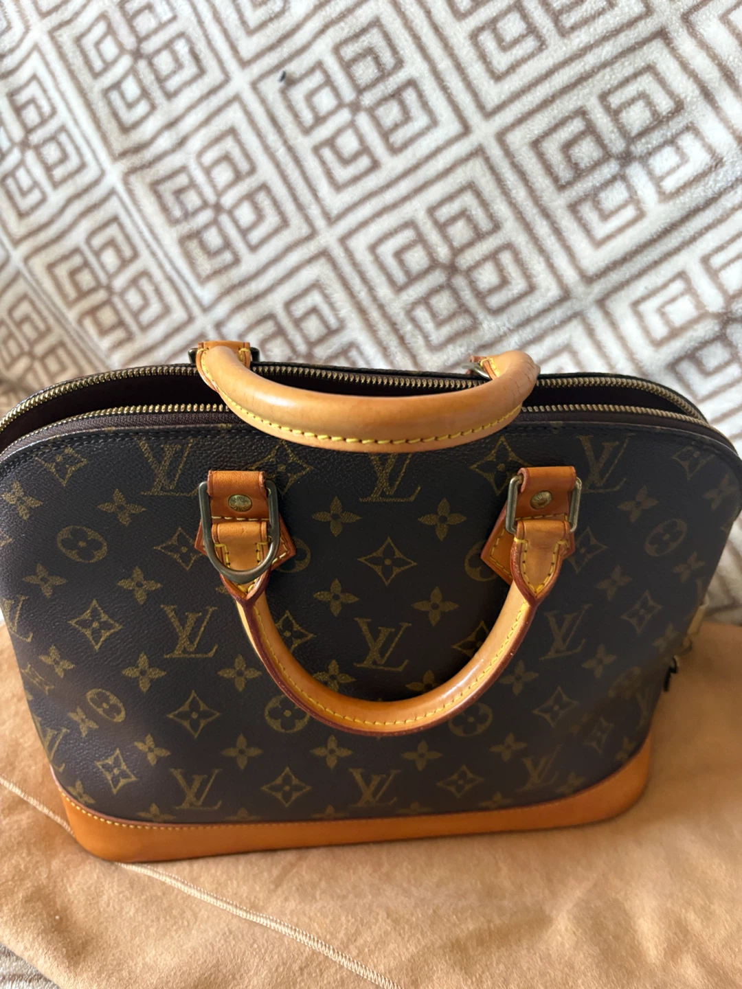 Louis Vuitton Alma PM Style Handbag - photo 5