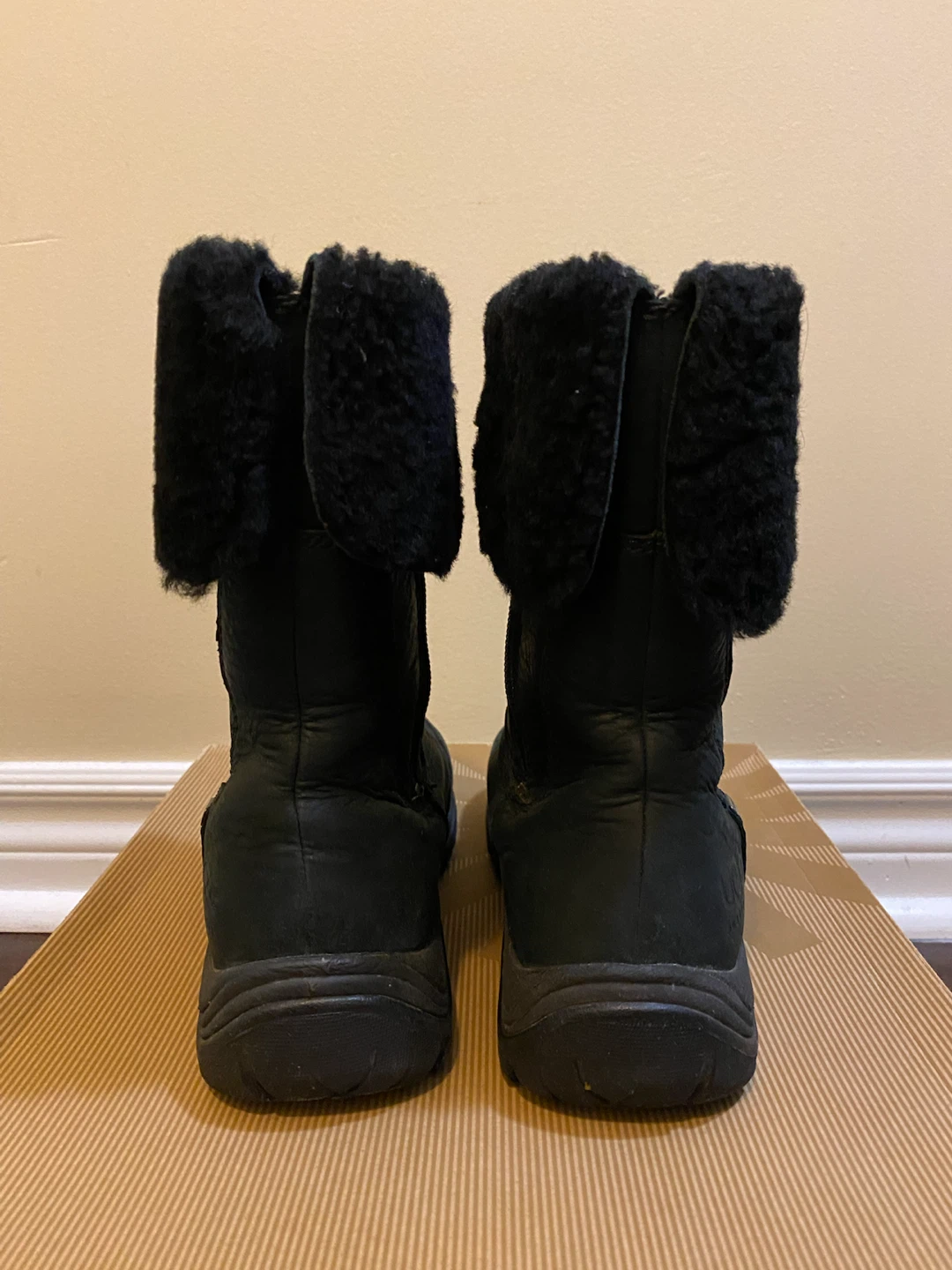 UGG Australia Black Leather Winter Boots - photo 2