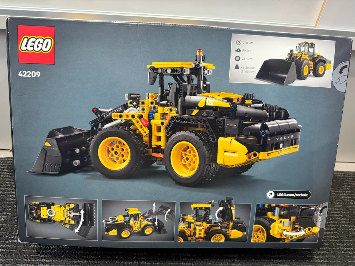 LEGO Technic Volvo L120 Electric Wheel Loader 42209 - photo 2
