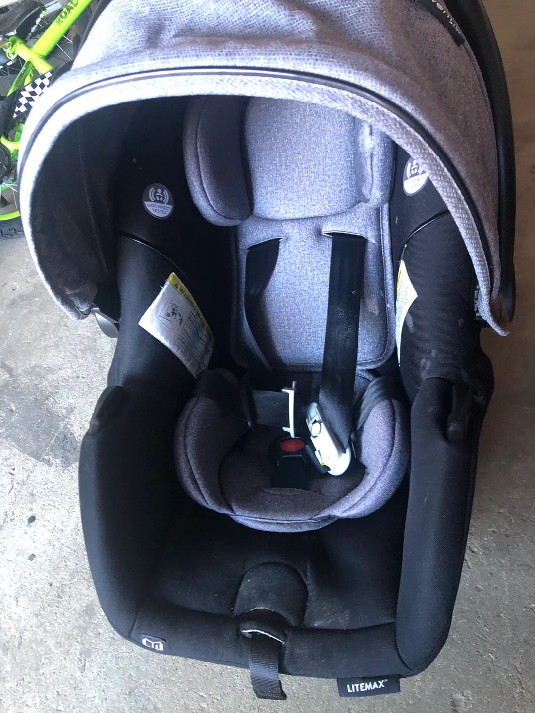 Evenflo Litemax Infant Car Seat and Base - photo 2