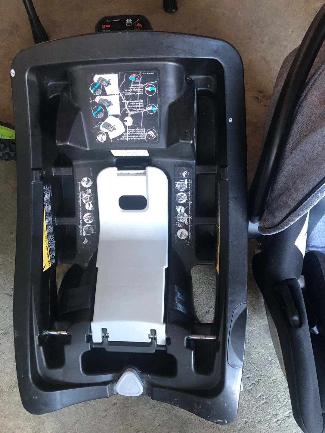 Evenflo Litemax Infant Car Seat and Base - photo 3