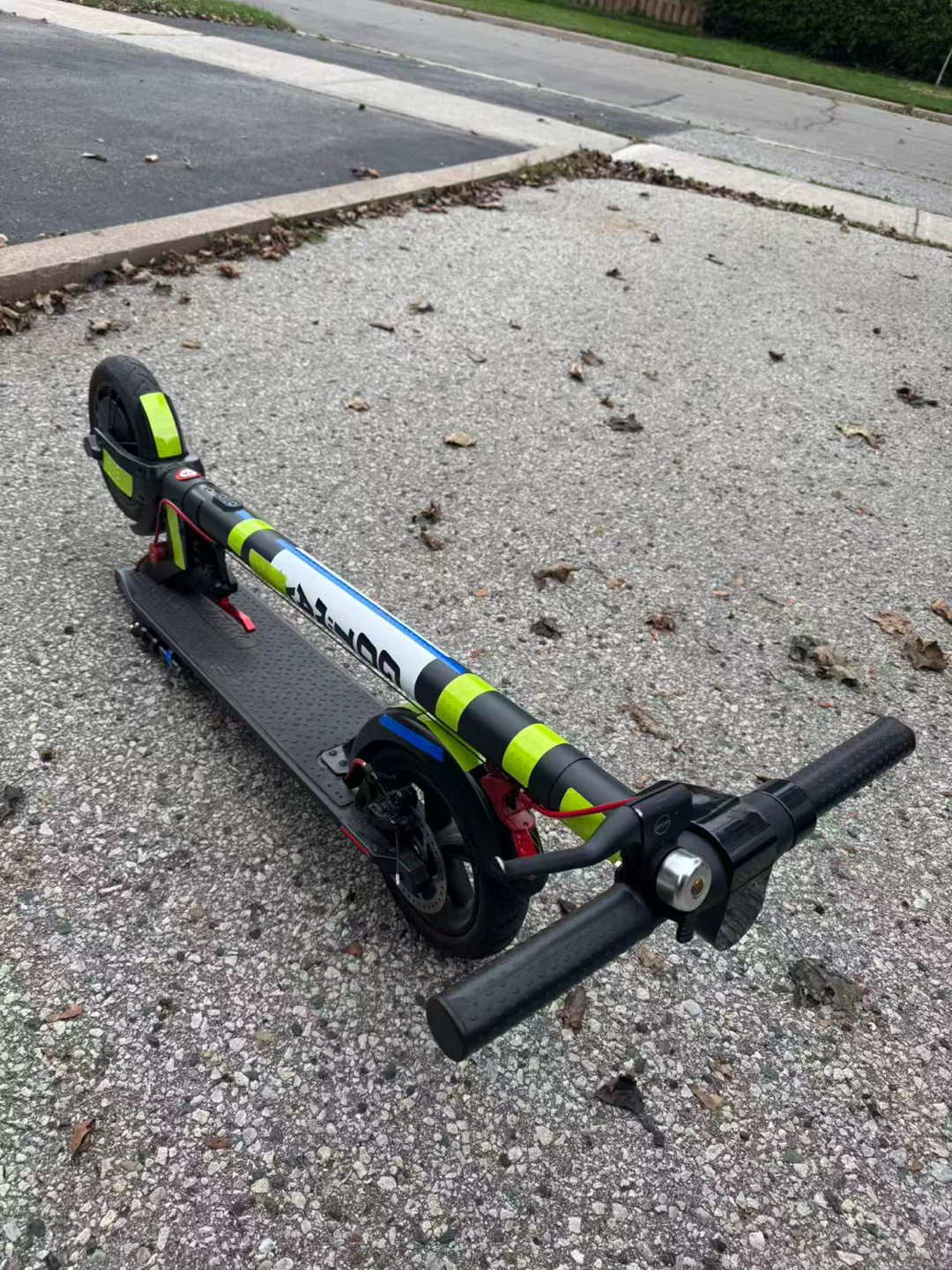 95% new Gotrax GXL V2 foldable E-scooter $200 - photo 2