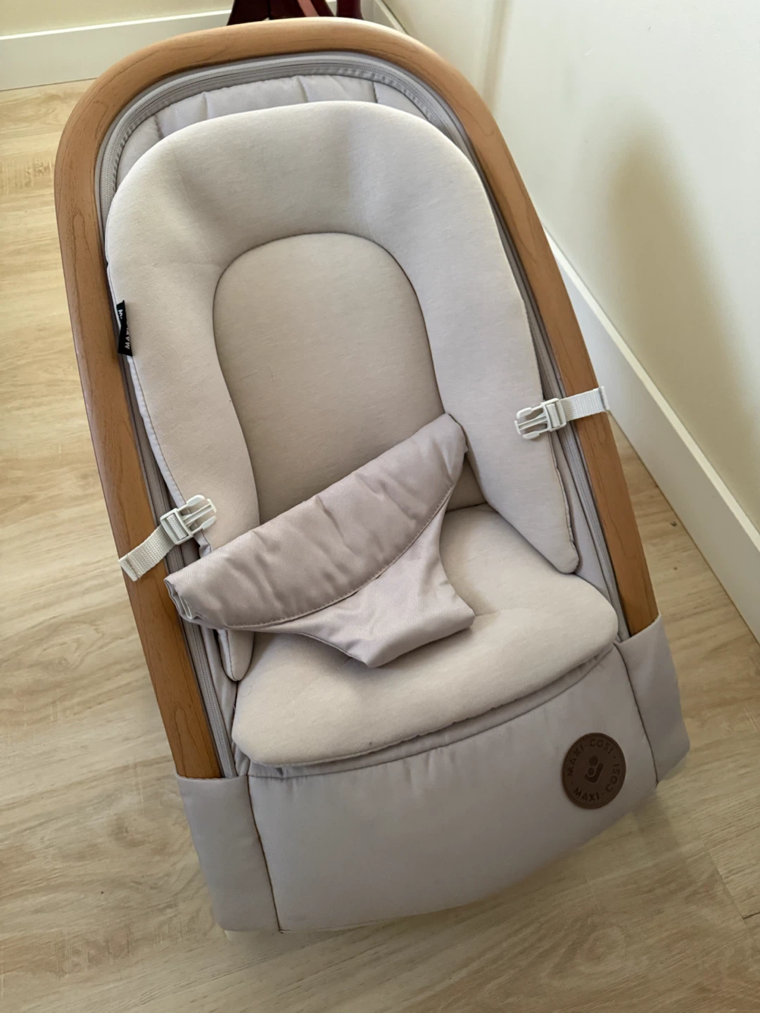 Maxi cosi rocker chair