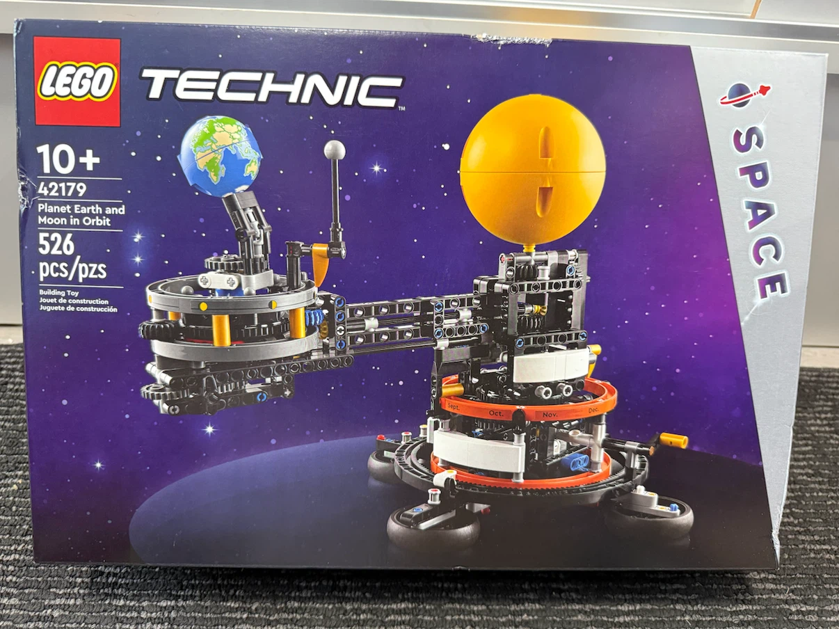 LEGO Technic Planet Earth and Moon in Orbit 42179