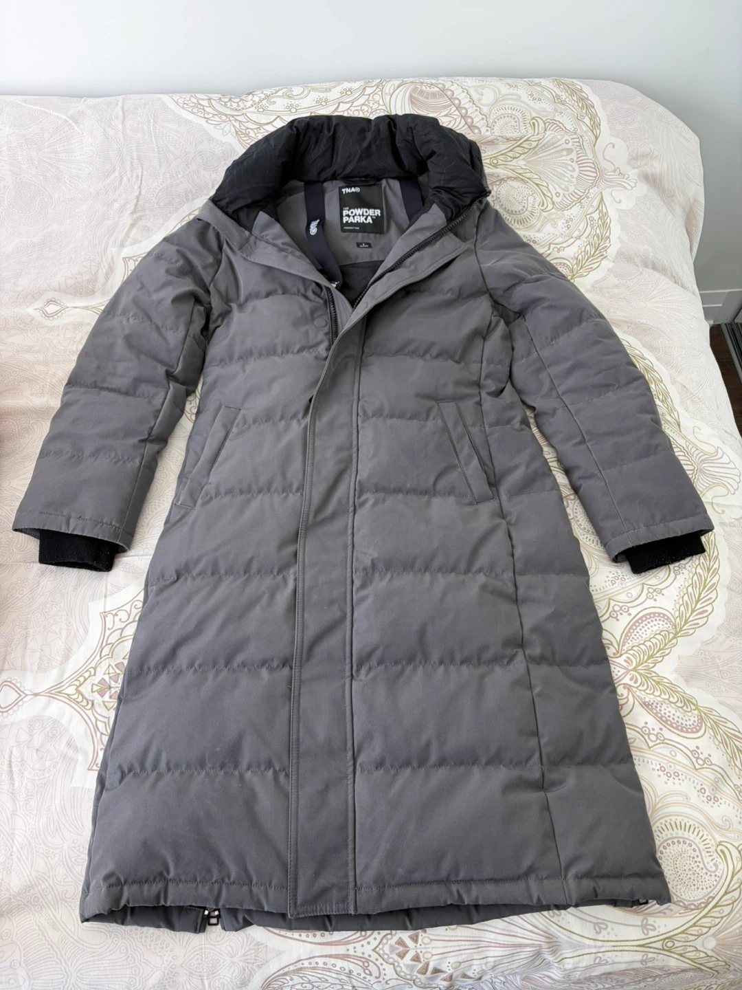 GREAT CONDITION Aritzia TNA Parka - Grey - Size Small