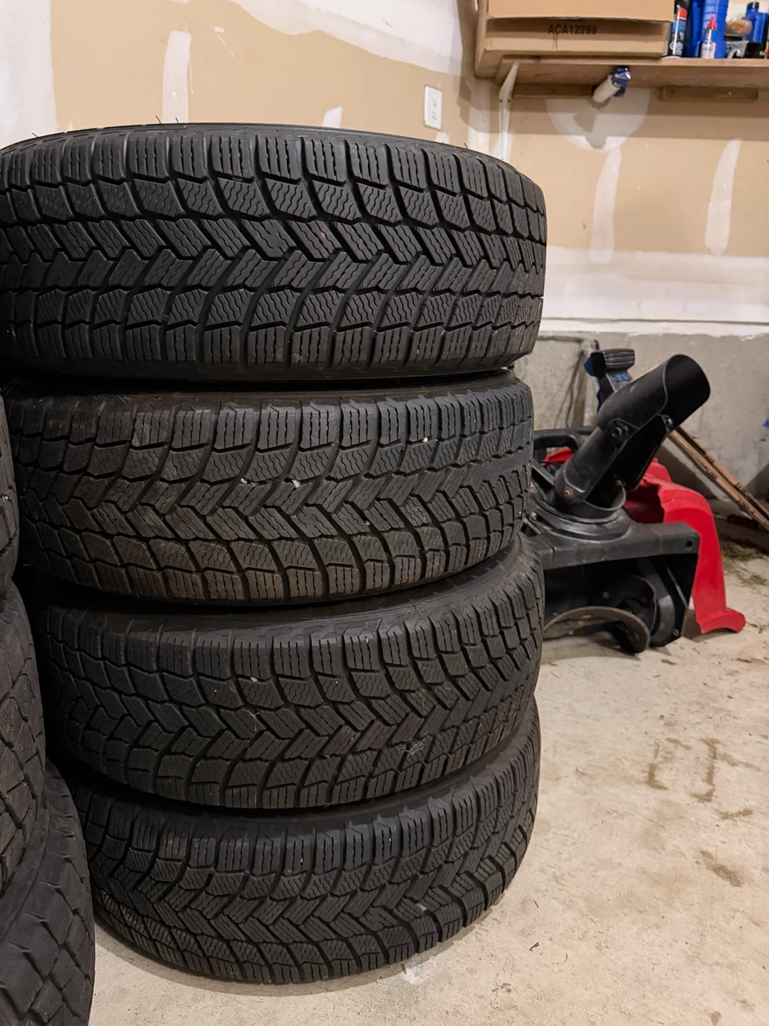 Set of 4 Michelin X-Ice Snow Tires 205/65R16
