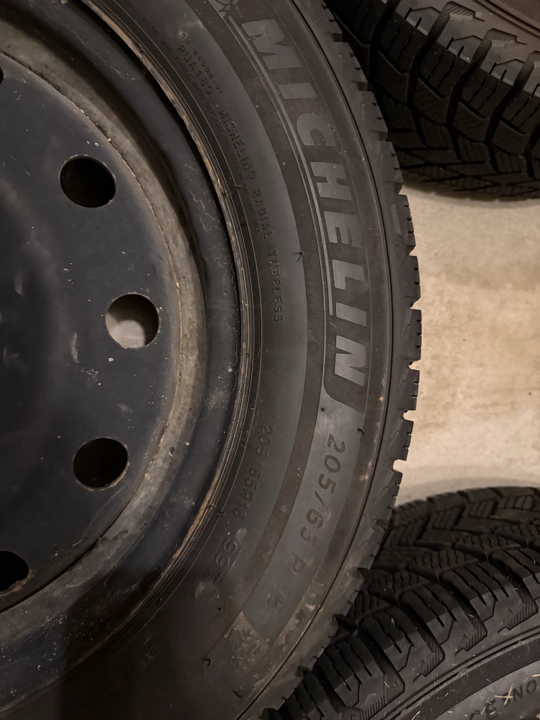 Set of 4 Michelin X-Ice Snow Tires 205/65R16 - photo 4
