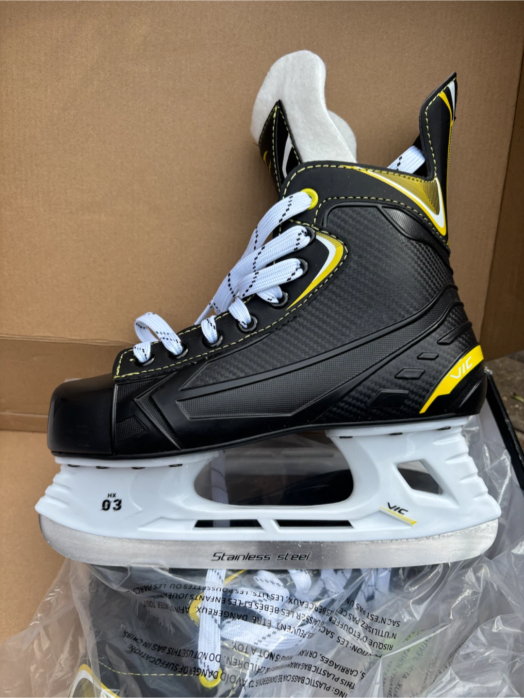 New VIC Hockey Skates - Size 7 - photo 3