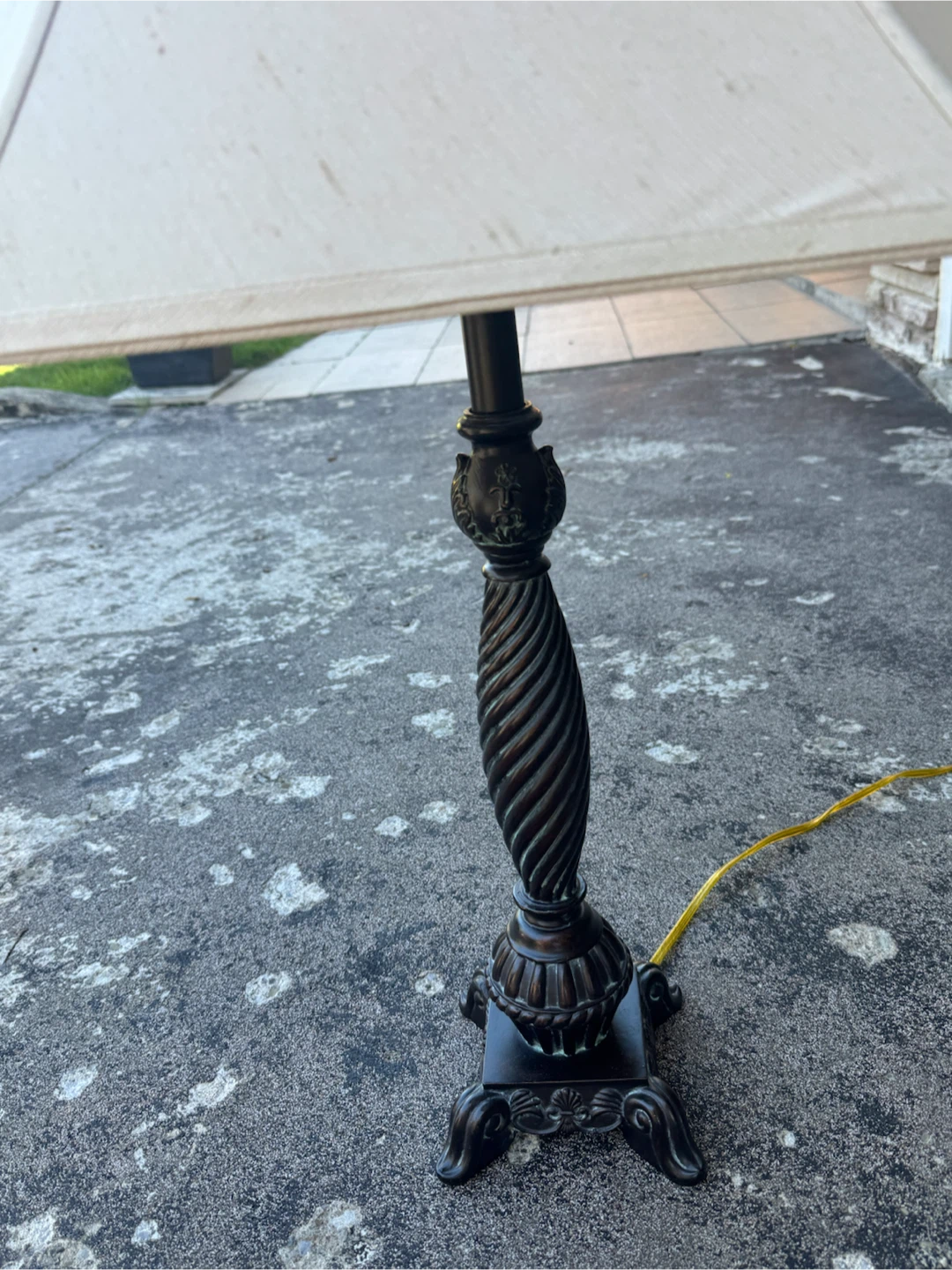 Traditional Table Lamp - photo 2