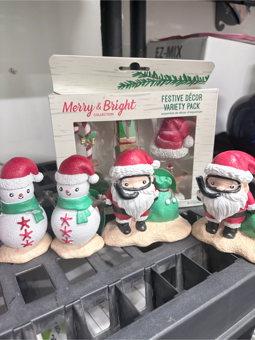 Merry & Bright Holiday Aquarium Decor 6-Pack