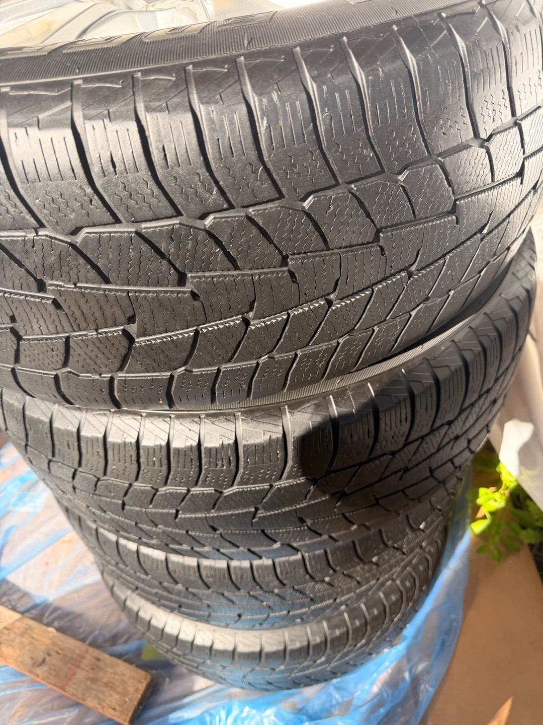 Set of 4 Tires and Rims 265/60R18 - photo 2