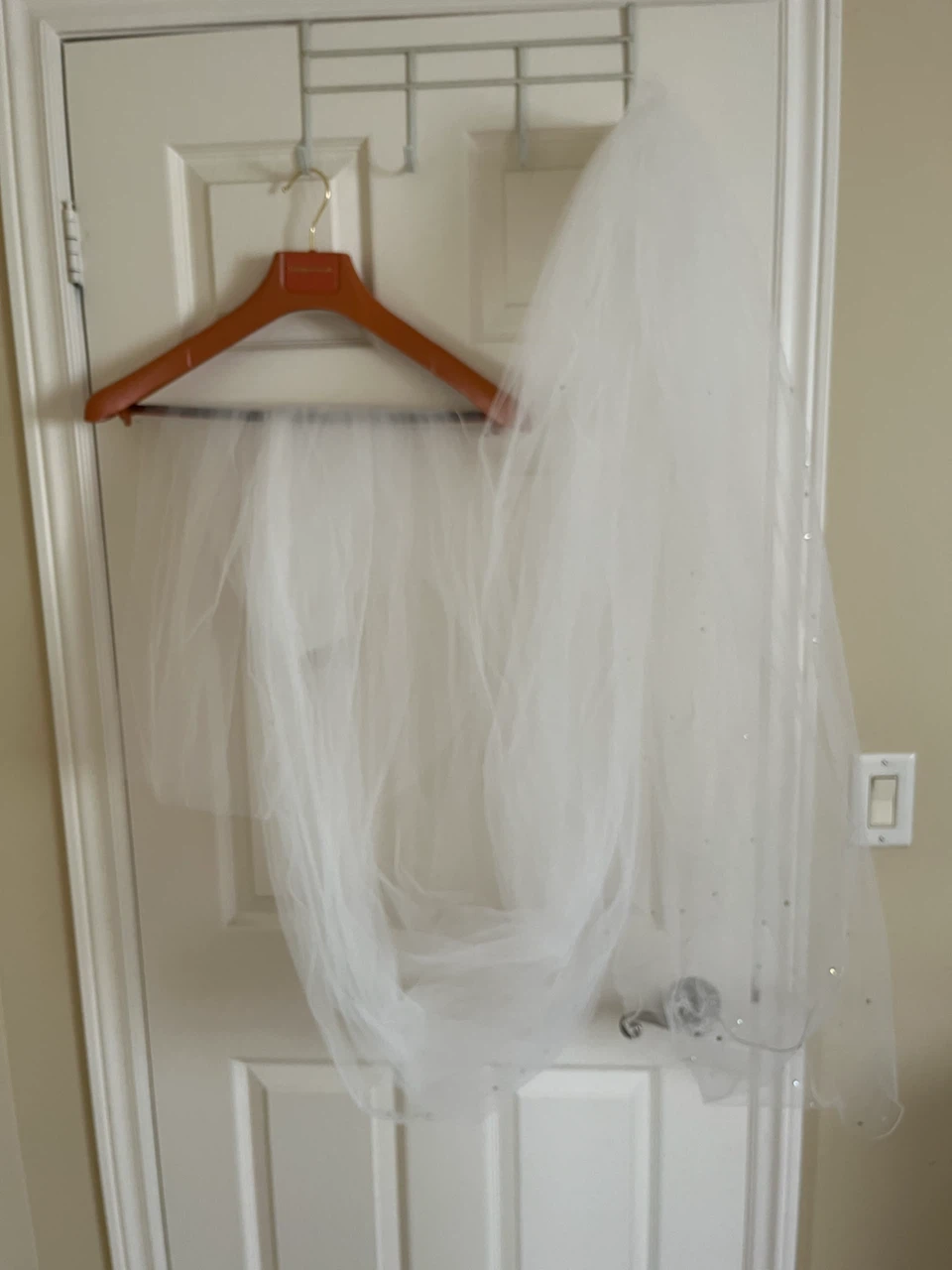 10Ft used 2 Tier White Rhinestone Wedding Veil - photo 3
