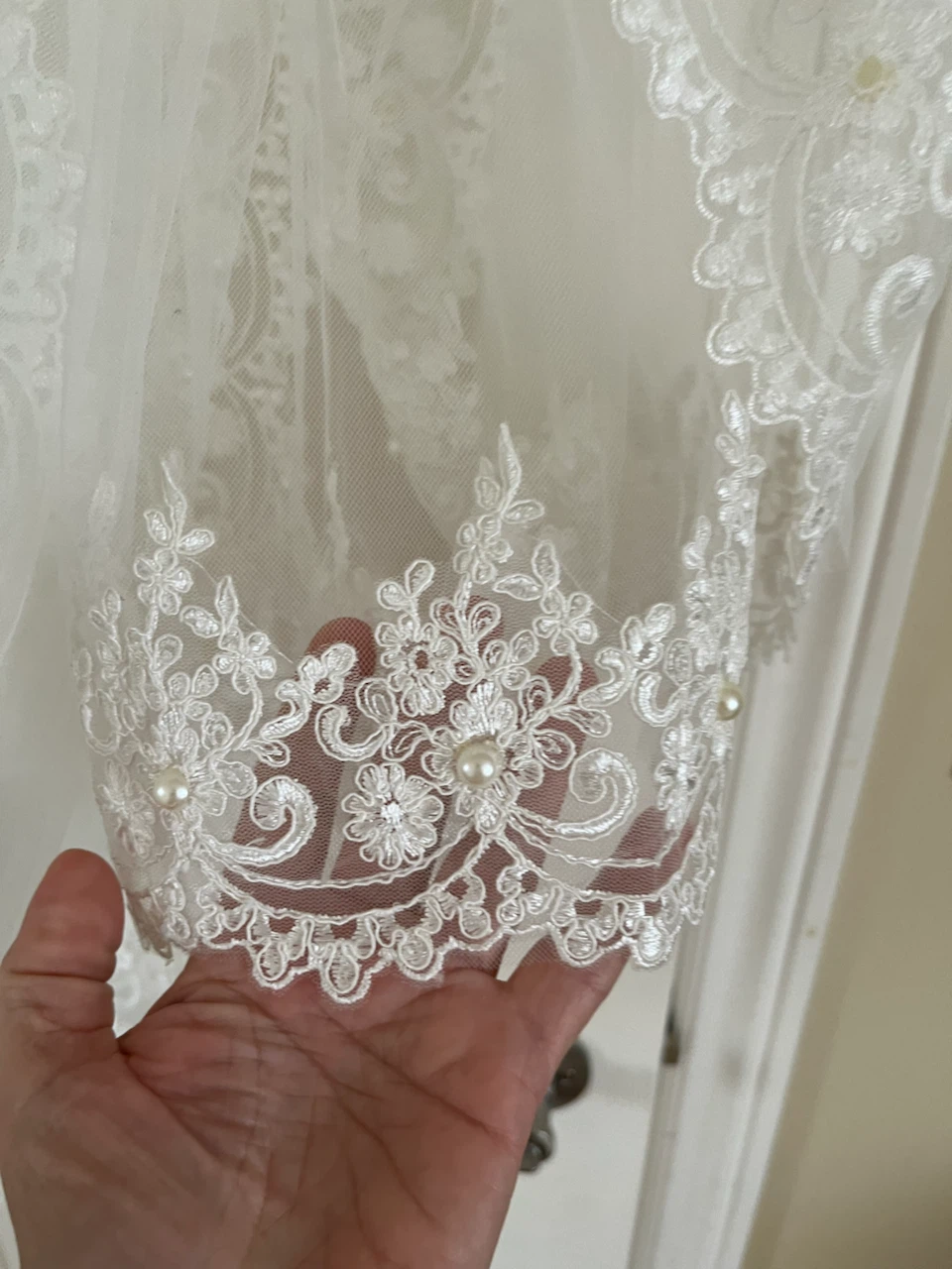 8 Ft Used 2 Tier White Lace Wedding Veil - photo 2
