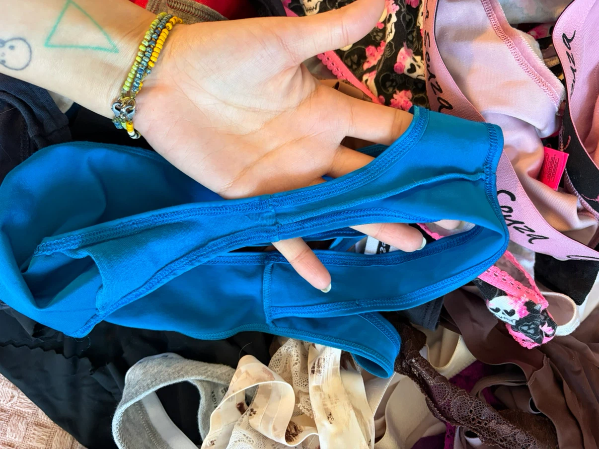 Underwear lot - Mostly thongs - L/M - photo 2