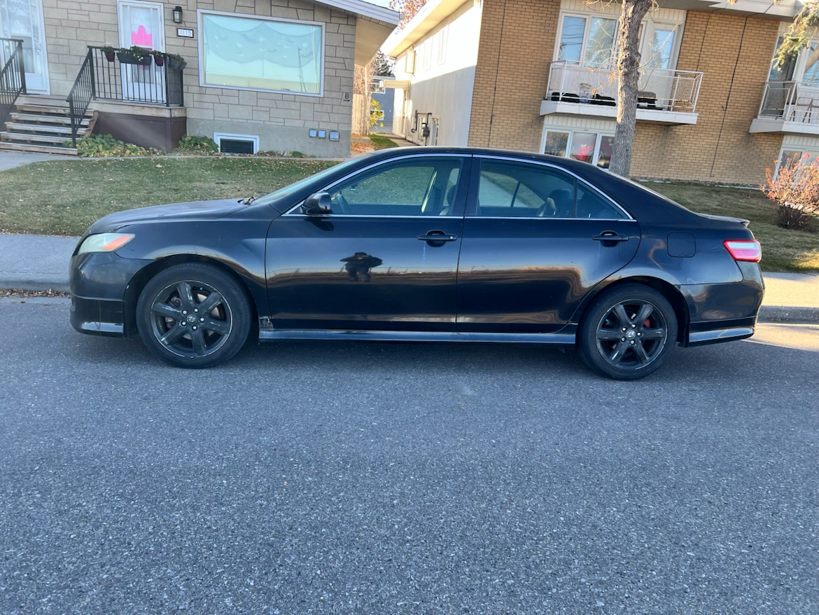 Toyota Camry SE Sedan - NOTHING TO FIX - START AND DRIVE - photo 2