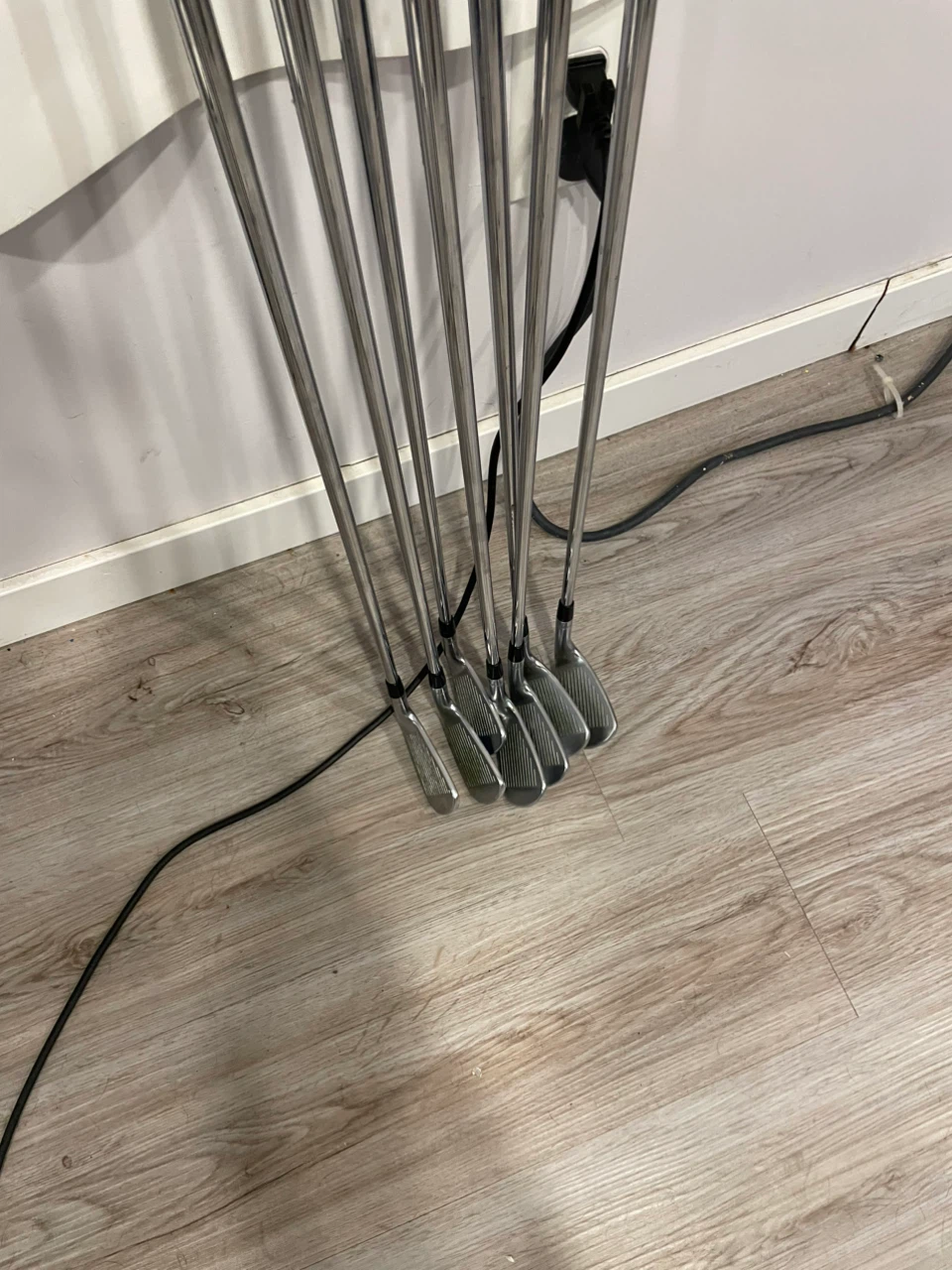 Left handed Callaway apex irons stiff project x shafts - photo 3