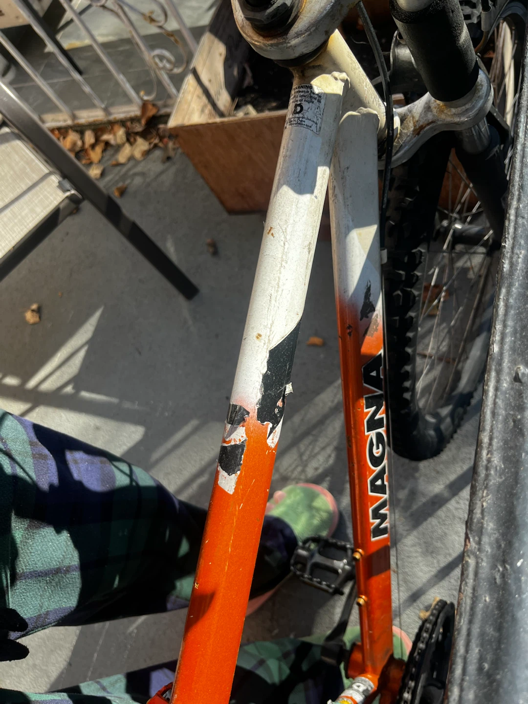 Magna Mountain Bike White and Orange - photo 3