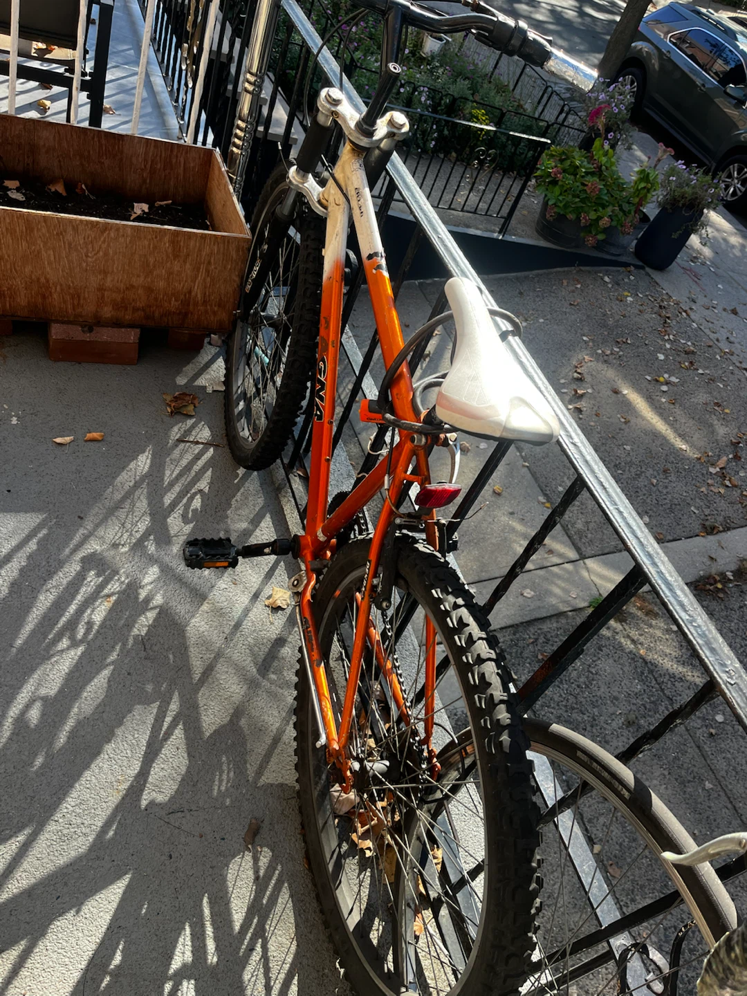 Magna Mountain Bike White and Orange - photo 5