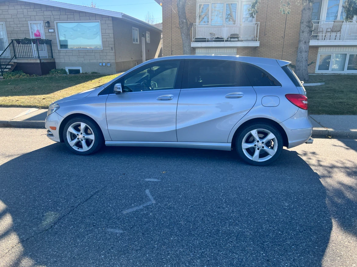 2013 Silver Mercedes-Benz B 250 Hatchback - photo 3