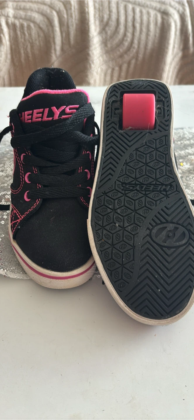 Heelys roller shoes black and pink