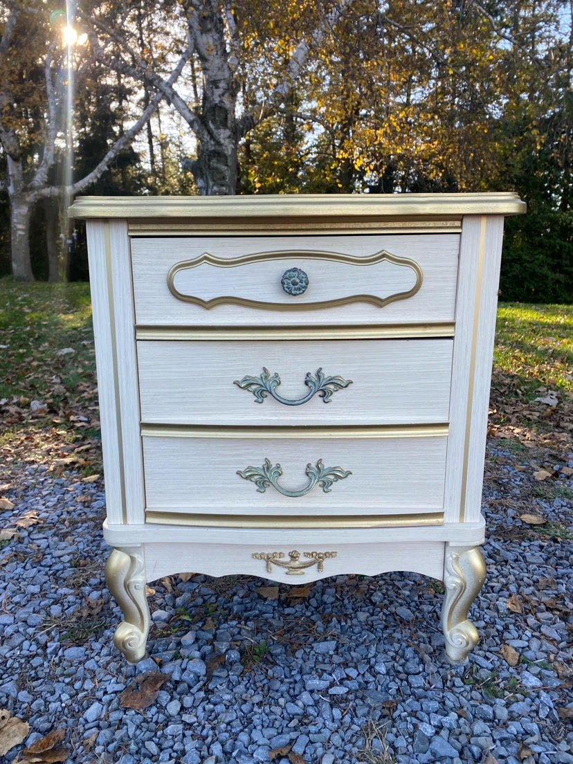 Vintage French Provincial Nighstand (CAN DELIVER)