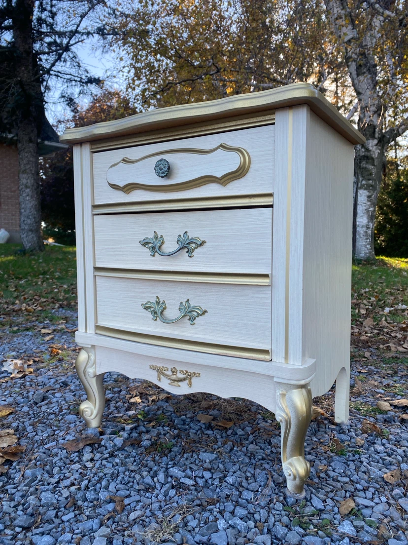 Vintage French Provincial Nighstand (CAN DELIVER) - photo 3