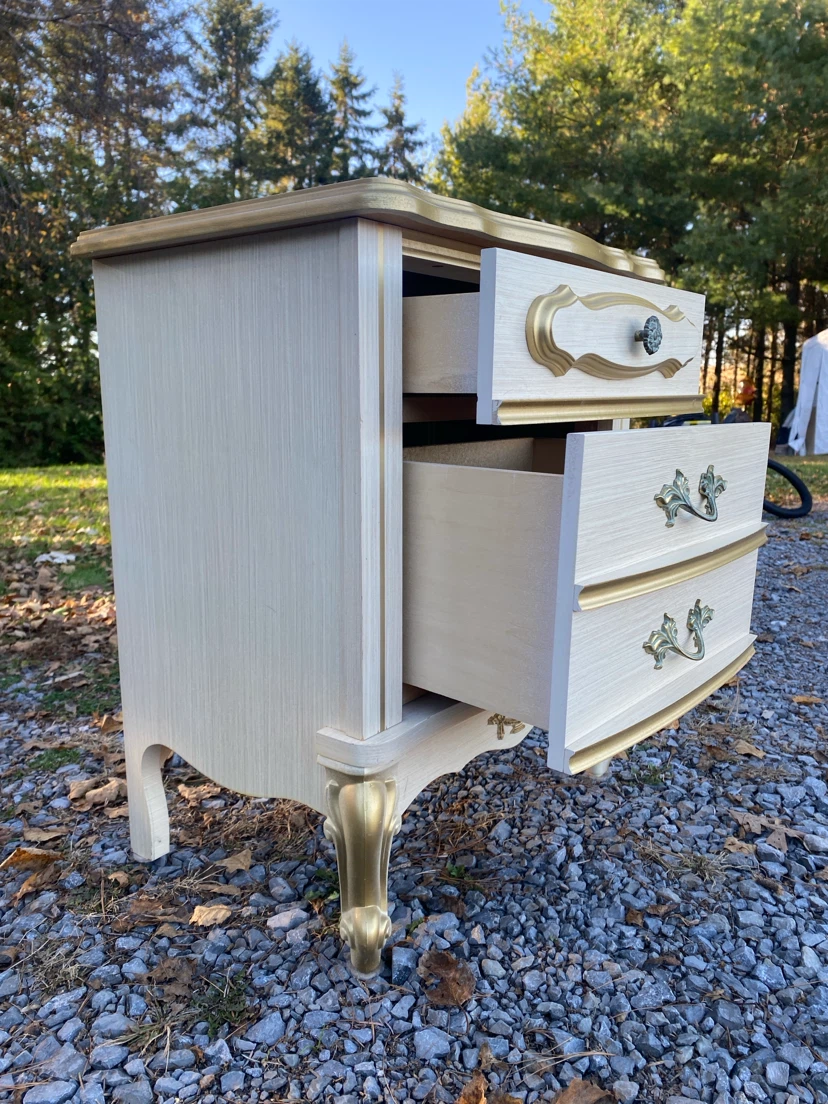 Vintage French Provincial Nighstand (CAN DELIVER) - photo 4