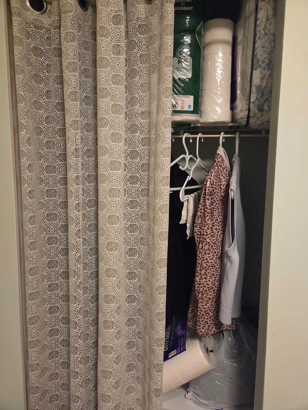 For share room only single girls available 15nov - photo 2