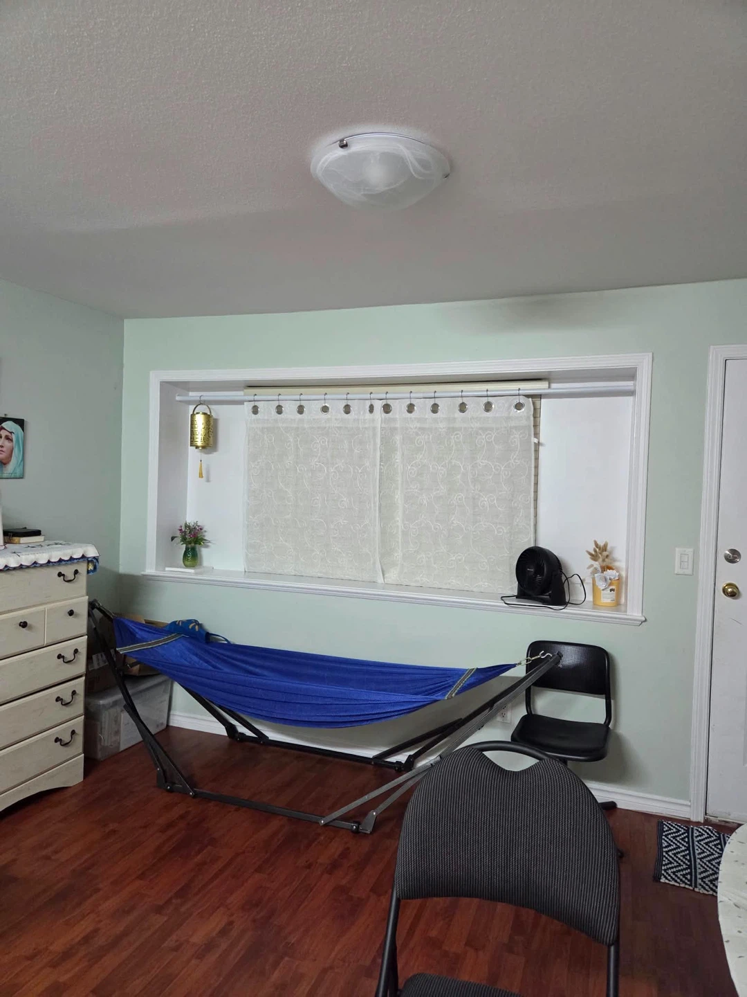 For share room only single girls available 15nov - photo 4