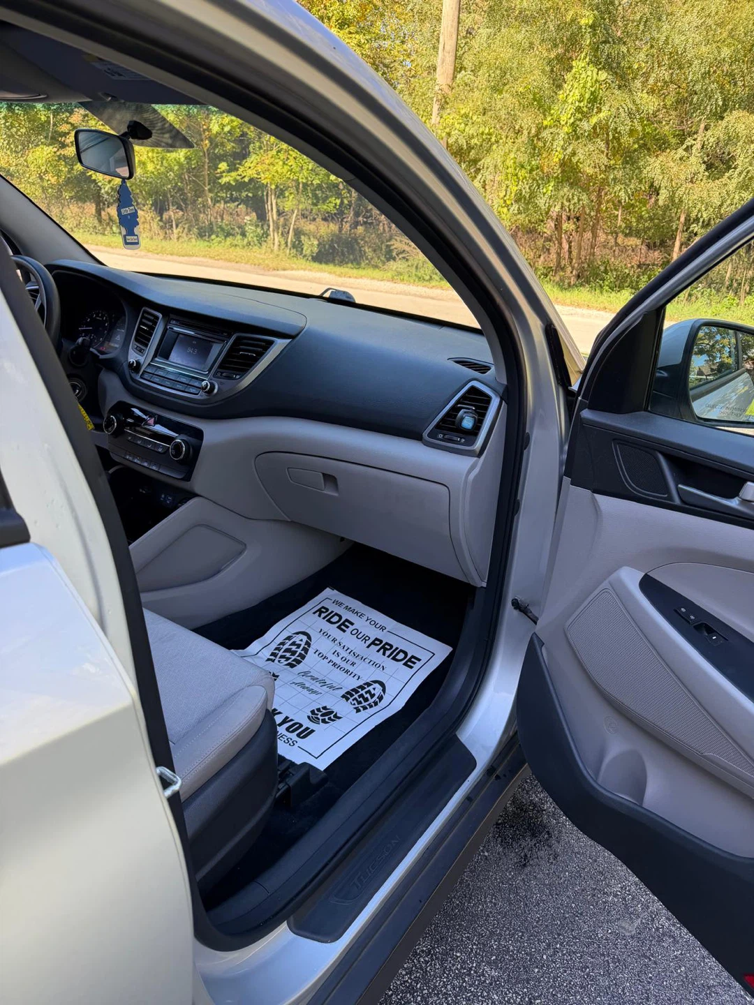 Silver Hyundai Tucson 1.6T AWD 2016 - photo 4
